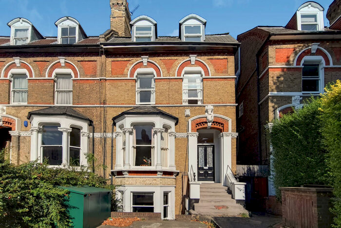 2 Bedroom Apartment To Rent In Pepys Road, London, SE14