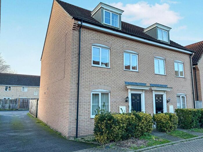 3 Bedroom Semi-Detached House For Sale In Teasel Close, Red Lodge, IP28