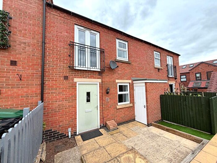 2 Bedroom Town House To Rent In Suffolk Way, Church Gresley, DE11