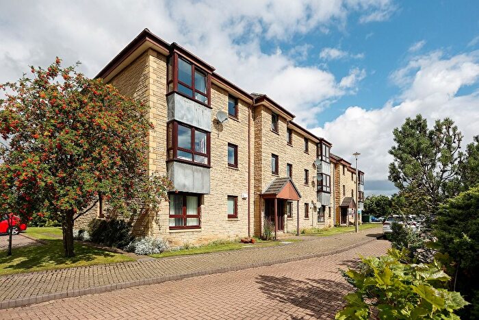 3 Bedroom Flat To Rent In North Meggetland, Craiglockhart, Edinburgh, EH14