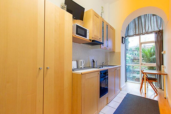 Studio To Rent In Penywern Road, Earls Court, London, SW5