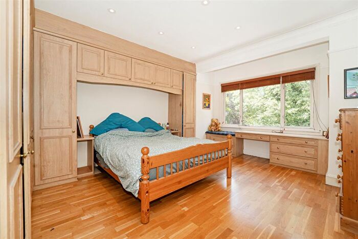 4 Bedroom Detached House For Sale In Church Road, Hanwell, W7