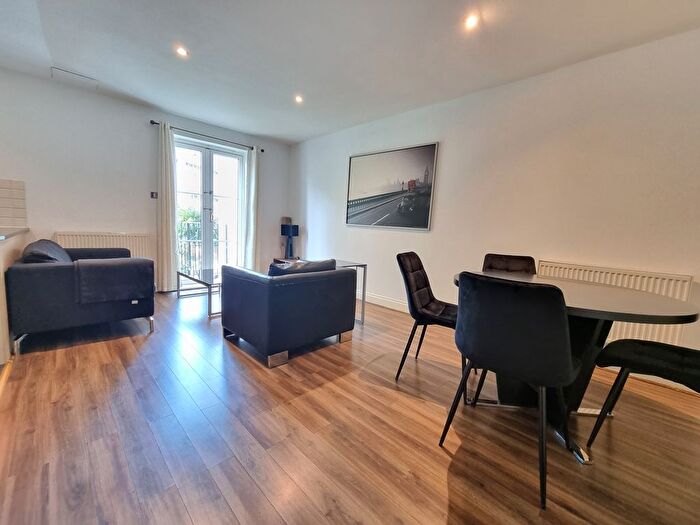 2 Bedroom Flat To Rent In Alberts Court, Palgrave Gardens, London, NW1