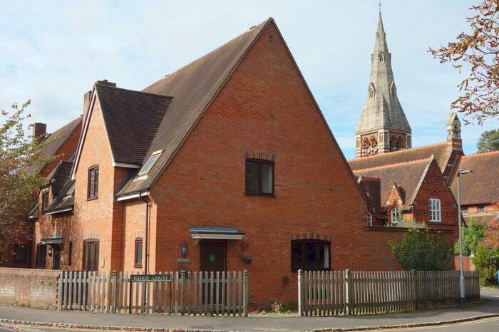 3 Bedroom Semi-Detached House To Rent In Bishop Court, Maidenhead, SL6