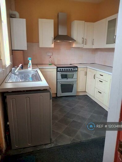 3 Bedroom End Of Terrace House To Rent In Idsworth Road, Sheffield, S5