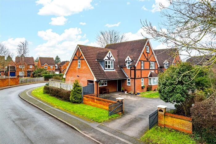 5 Bedroom Detached House For Sale In Walton Road, Caldecotte, Milton Keynes, Buckinghamshire, MK7
