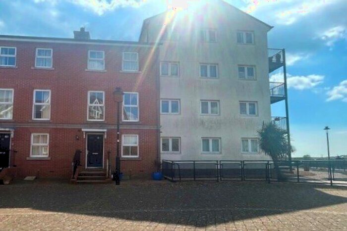 4 Bedroom Town House To Rent In Pier Road, Littlehampton, BN17