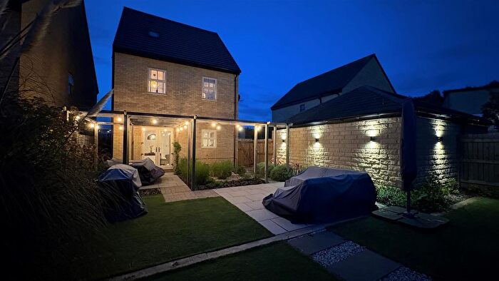 4 Bedroom Detached House For Sale In Haydock Avenue, Castleford, WF10