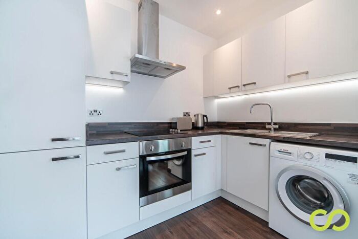 1 Bedroom Flat To Rent In Park Crescent, Park Street, Luton, LU1