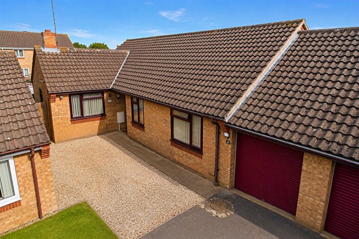 3 Bedroom Detached Bungalow For Sale In Hoylake Drive, Farcet, PE7