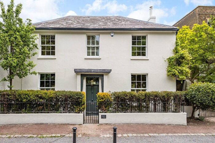5 Bedroom House For Sale In Bushy Cottage, Hampton Court Road, Hampton Court, East Molesey, KT8