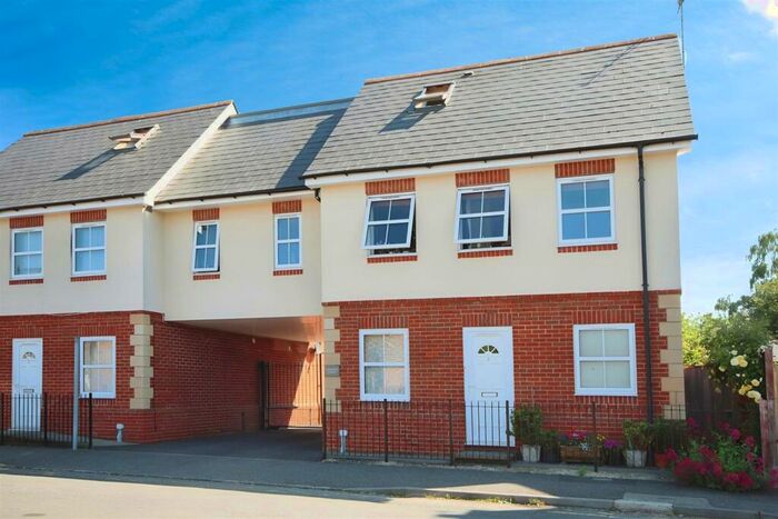 1 Bedroom Apartment To Rent In Lawrence Court, Reading, RG10