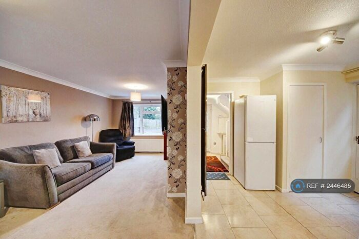 3 Bedroom Semi-Detached House To Rent In Broomfields Close, Solihull, B91