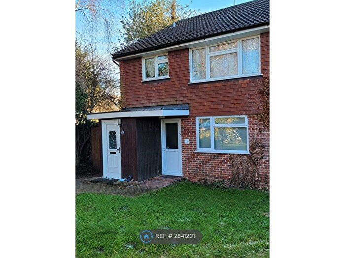 2 Bedroom Maisonette To Rent In Campbell Croft, Edgware, HA8