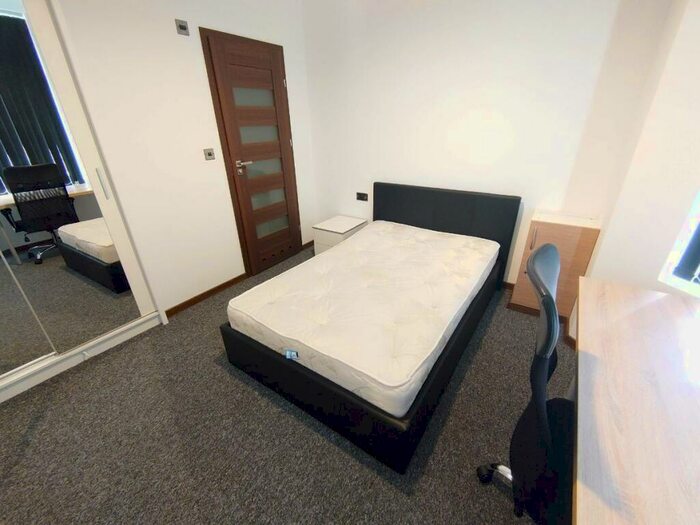 5 Bedroom Terraced House To Rent In Bradfield Street, L7