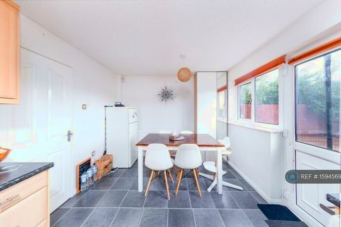 3 Bedroom Semi-Detached House To Rent In Lerwick Croft, Bicester, OX26