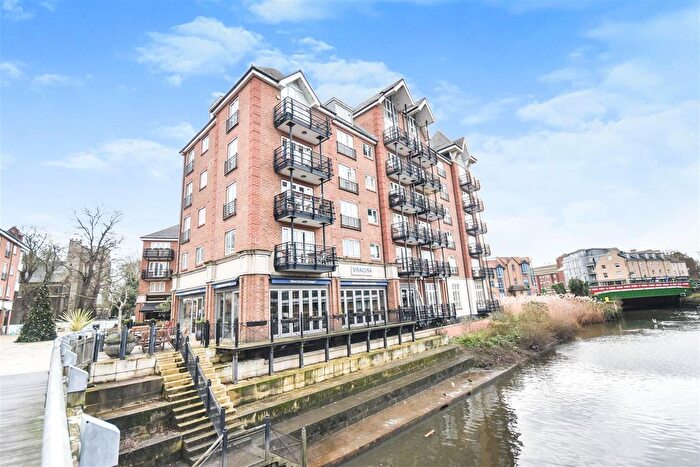 2 Bedroom Flat To Rent In High Street, Brentford, TW8