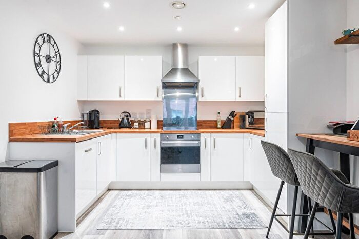 2 Bedroom Flat For Sale In Geoffrey Watling Way, Norwich, NR1