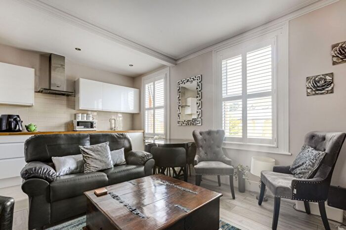 2 Bedroom Property To Rent In Ellerton Road, Surbiton, KT6