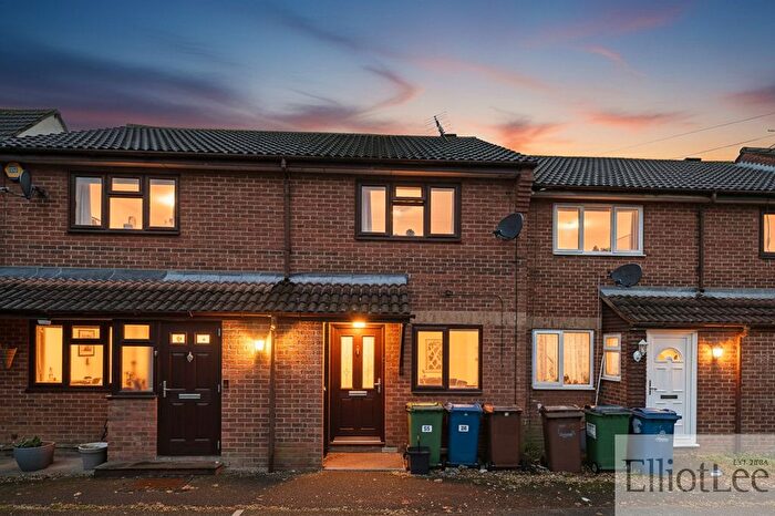 2 Bedroom Terraced House To Rent In Rayners Lane, Harrow, HA2