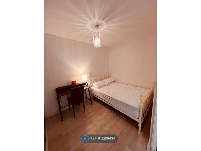 1 Bedroom Flat To Rent In Blondin Way, London, SE16