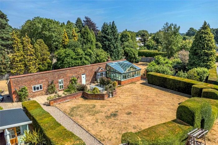 1 Bedroom Barn Conversion To Rent In Rawlings Lane, Seer Green, Beaconsfield, HP9