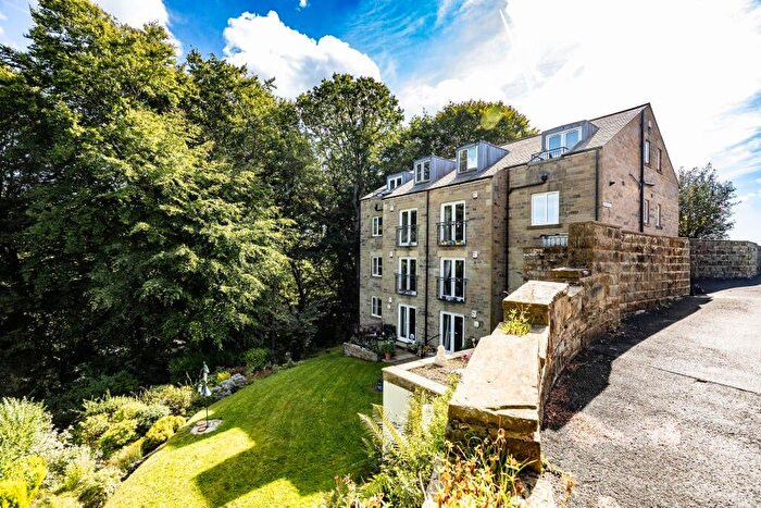 2 Bedroom Flat For Sale In Stainland Road, Holywell Green, Halifax, HX4