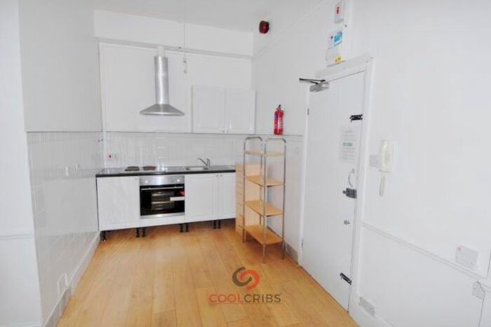 Studio To Rent In Holloway Road, London, N7