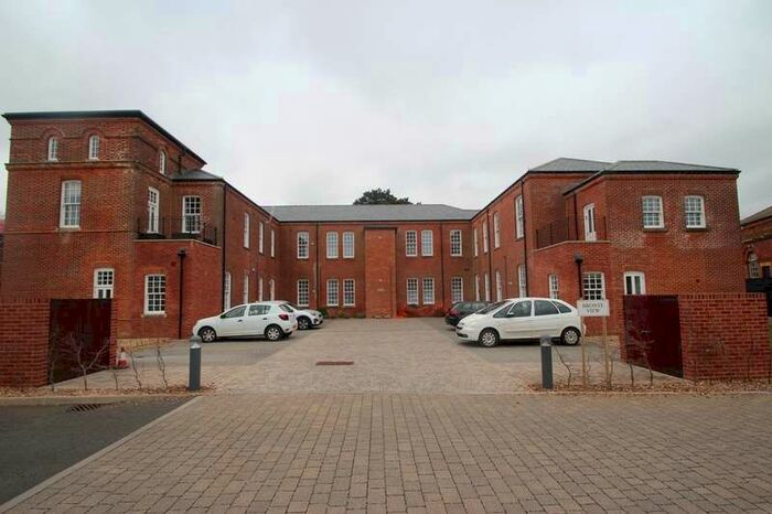2 Bedroom Flat To Rent In Gatcombe Manor, Newport, PO30