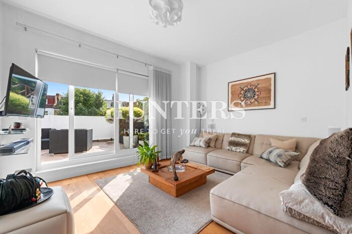 3 Bedroom Maisonette To Rent In Cranwich Road, London, N16