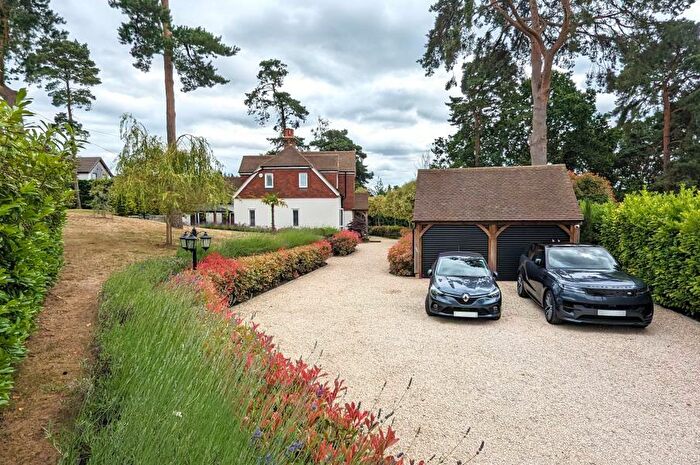 3 Bedroom Detached House To Rent In Lightwater, Surrey, GU18
