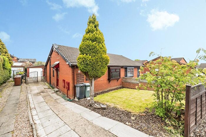 3 Bedroom Semi-Detached Bungalow For Sale In South Hill Way, Leeds, LS10