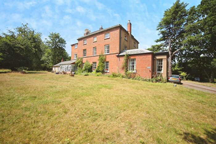 4 Bedroom Flat For Sale In Elmdon Park, Solihull, B92