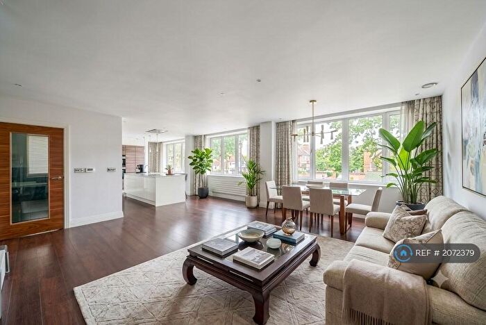 2 Bedroom Flat To Rent In Thames Avenue, Windsor, SL4