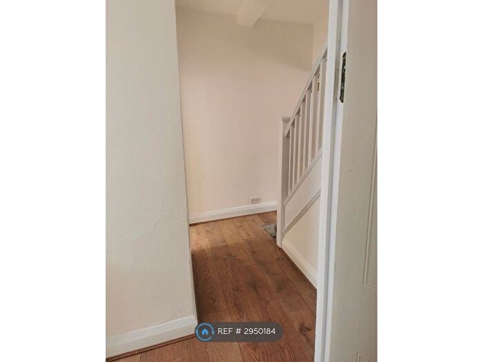 3 Bedroom Flat To Rent In High Street Bromley, Bromley, BR1
