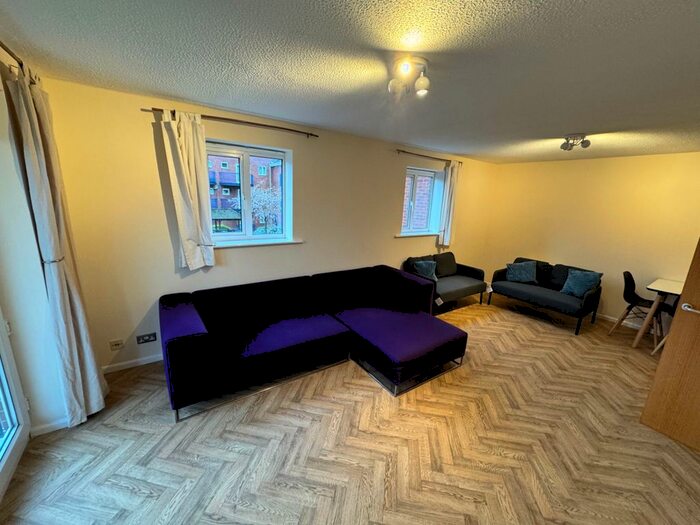 3 Bedroom Flat To Rent In Mallow Street, Hulme, Manchester., M15