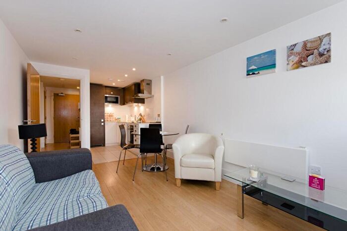 1 Bedroom Flat To Rent In Shepherdess Walk, Islington, N1