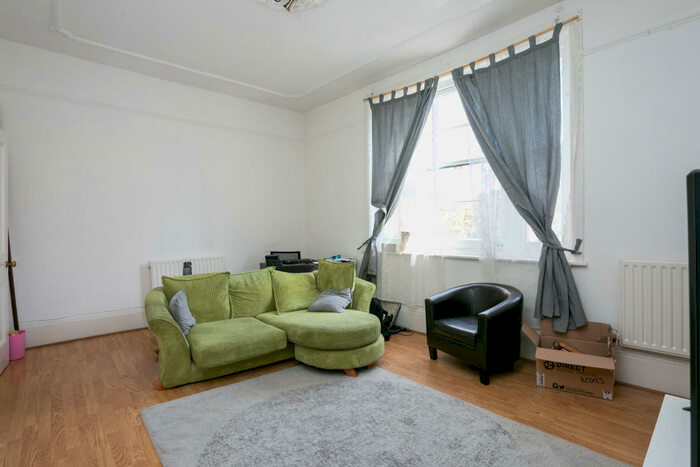 2 Bedroom Flat To Rent In Hoe Street, London, E17
