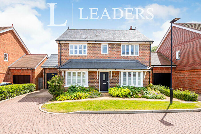 4 Bedroom Bungalow To Rent In Hackamore Close, GU5