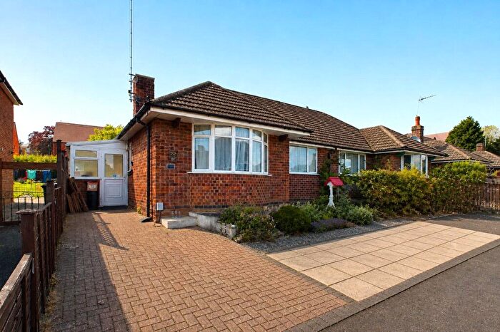 2 Bedroom Bungalow To Rent In Greenfield Avenue, Kettering, Northamptonshire, NN15