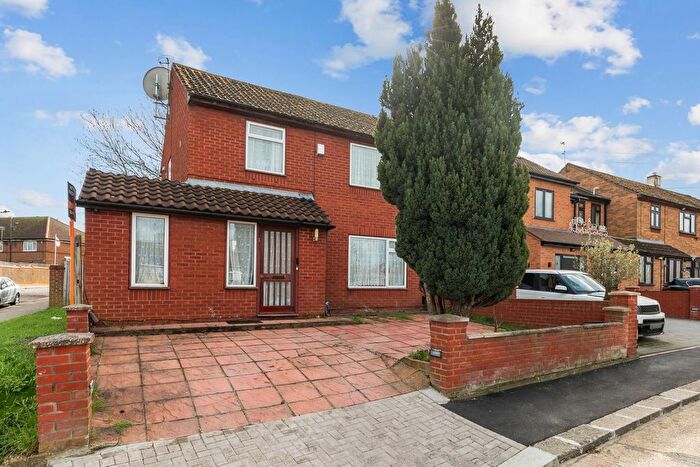 3 Bedroom Semi Detached House For Sale In Arnold Close, Harrow, HA3