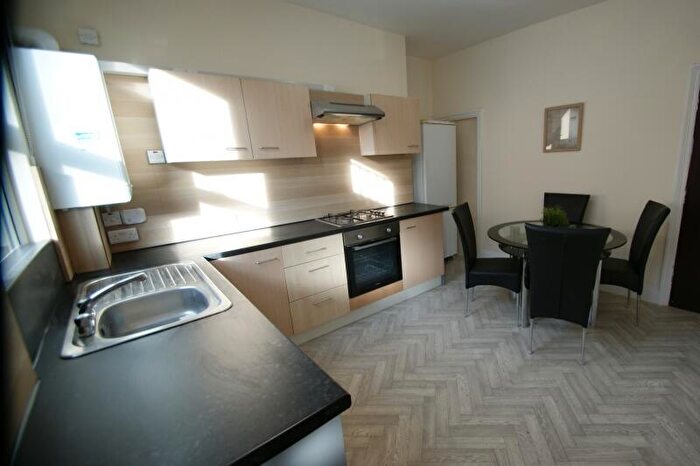 4 Bedroom End Of Terrace House To Rent In Burchett Terrace, Woodhouse, Leeds, LS6