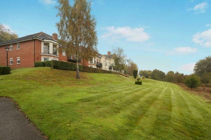 2 Bedroom Apartment To Rent In Holly Lane East, Banstead, SM7