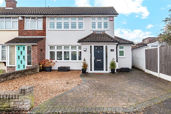 3 Bedroom End Terrace House For Sale In Hedingham Road, Hornchurch, RM11