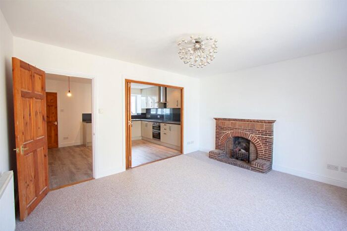 3 Bedroom Flat To Rent In Tregenna Hill, St Ives, TR26