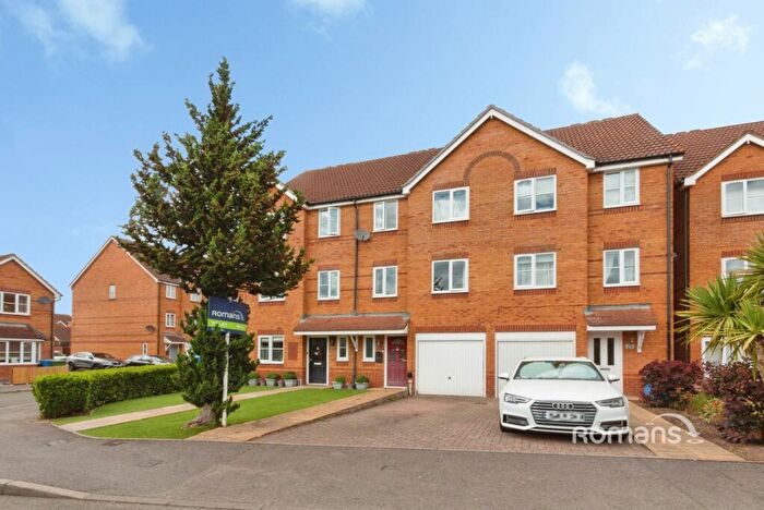 3 Bedroom Town House To Rent In Beech Close, Aldershot, Hampshire, GU12