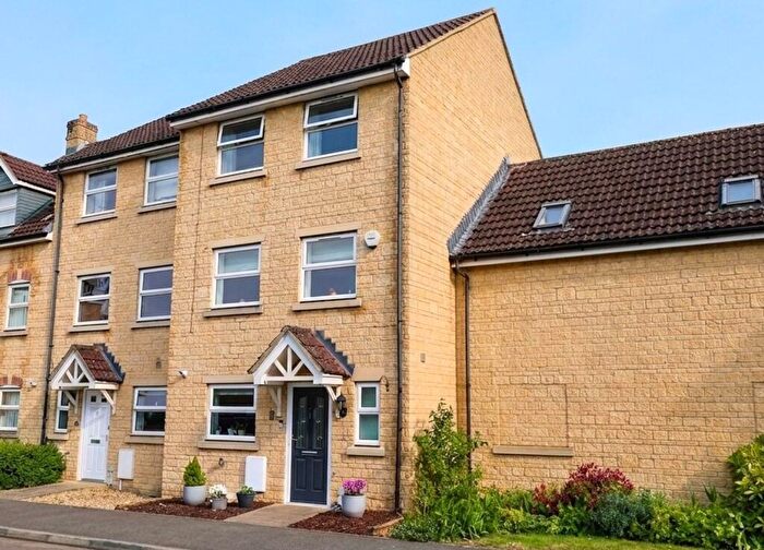 4 Bedroom Semi-Detached House For Sale In Avenue De Gien, Malmesbury, SN16