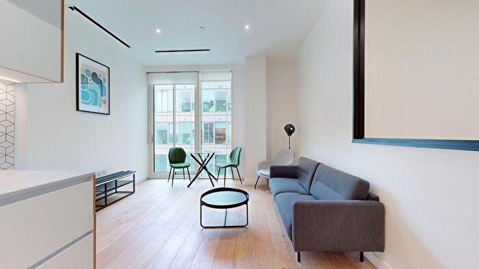 1 Bedroom Flat To Rent In Great West Road, Brentford, TW8