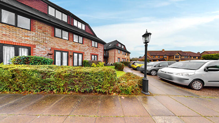 1 Bedroom Flat To Rent In Deer Park Way, West Wickham, BR4