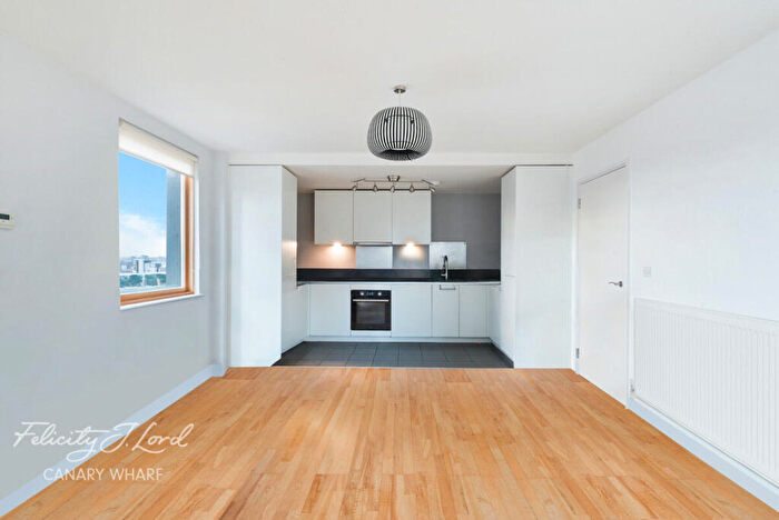 2 Bedroom Apartment For Sale In Phoenix Heights, Mastmaker Road, London, E14